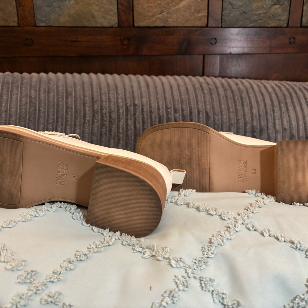 Women's Cream crown vintage Loafers - Picture 4 of 5